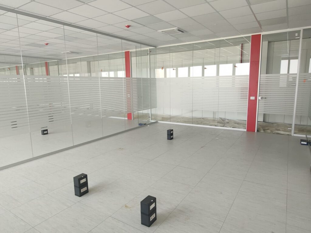 Pavimento tecnico galleggiante ispezionabile con finitura in Gres